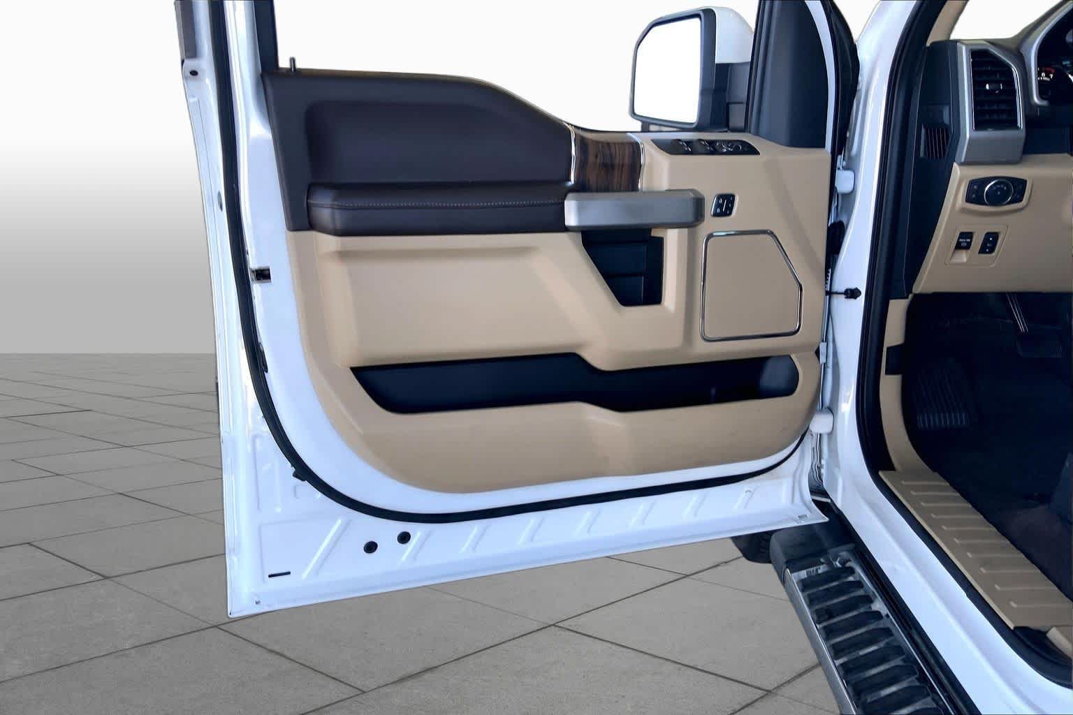 Used 2020 Oxford White Ford LARIAT image 21