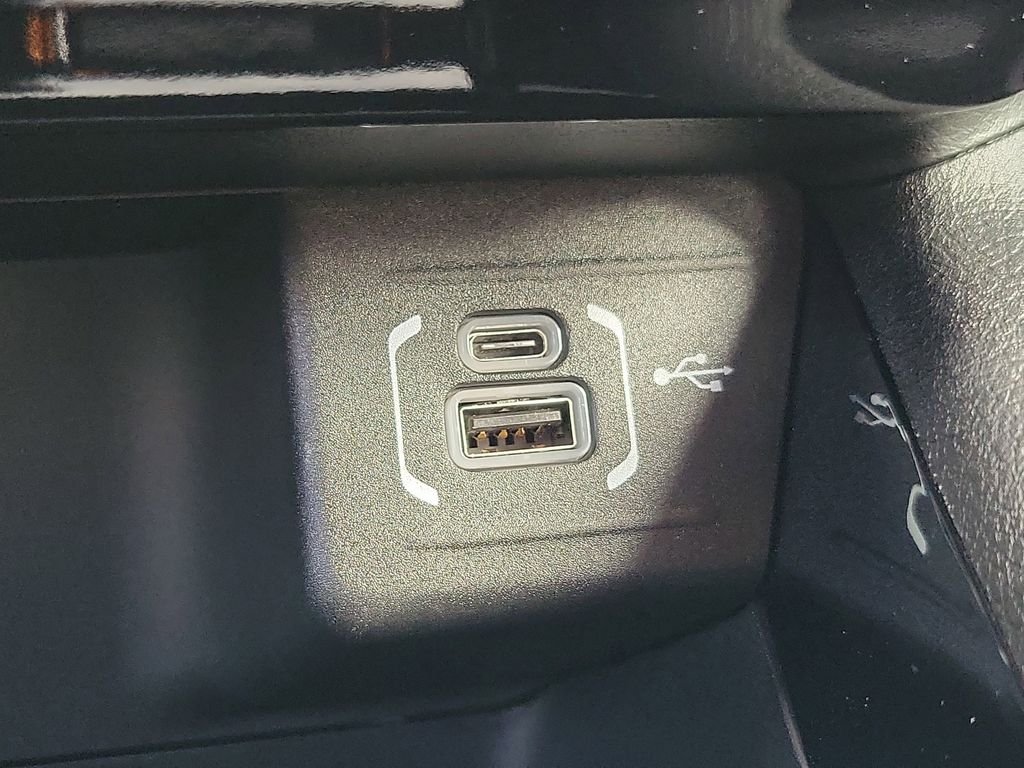New 2026 Bright White Clearcoat Jeep Latitude image 28