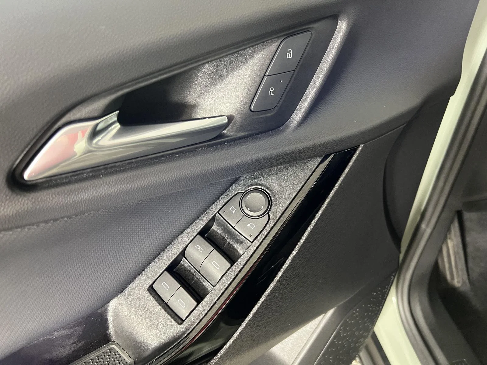 Used 2025 Cacti Green Chevrolet AWD LT image 22