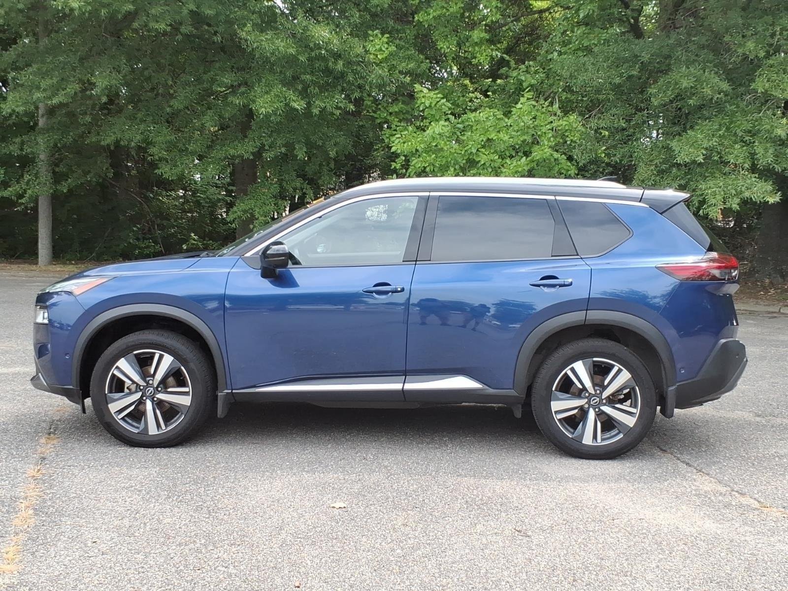 Used 2023 Caspian Blue Metallic/Super Black Nissan SL image 3