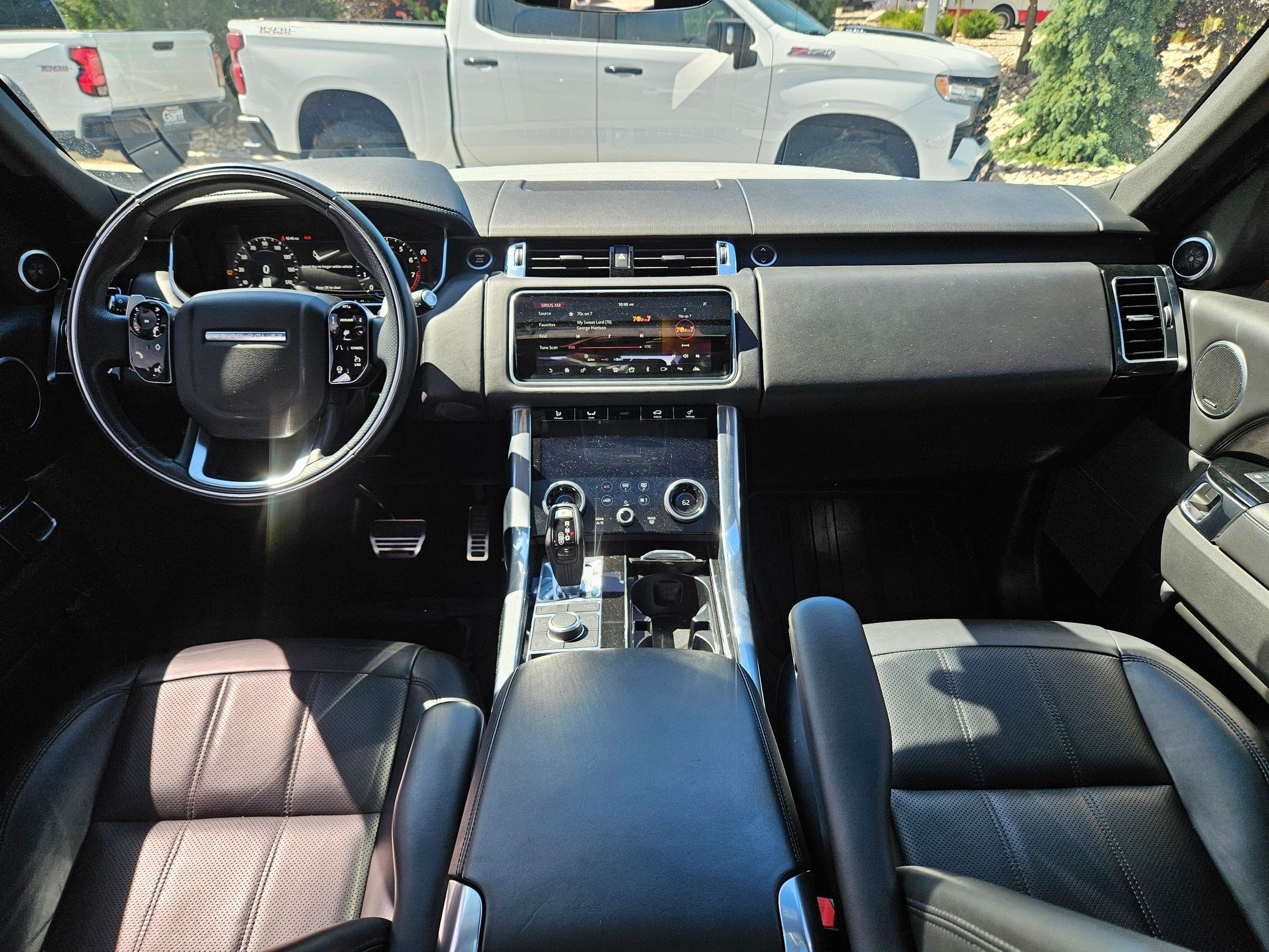 Used 2022 White Land Rover HSE Dynamic image 28