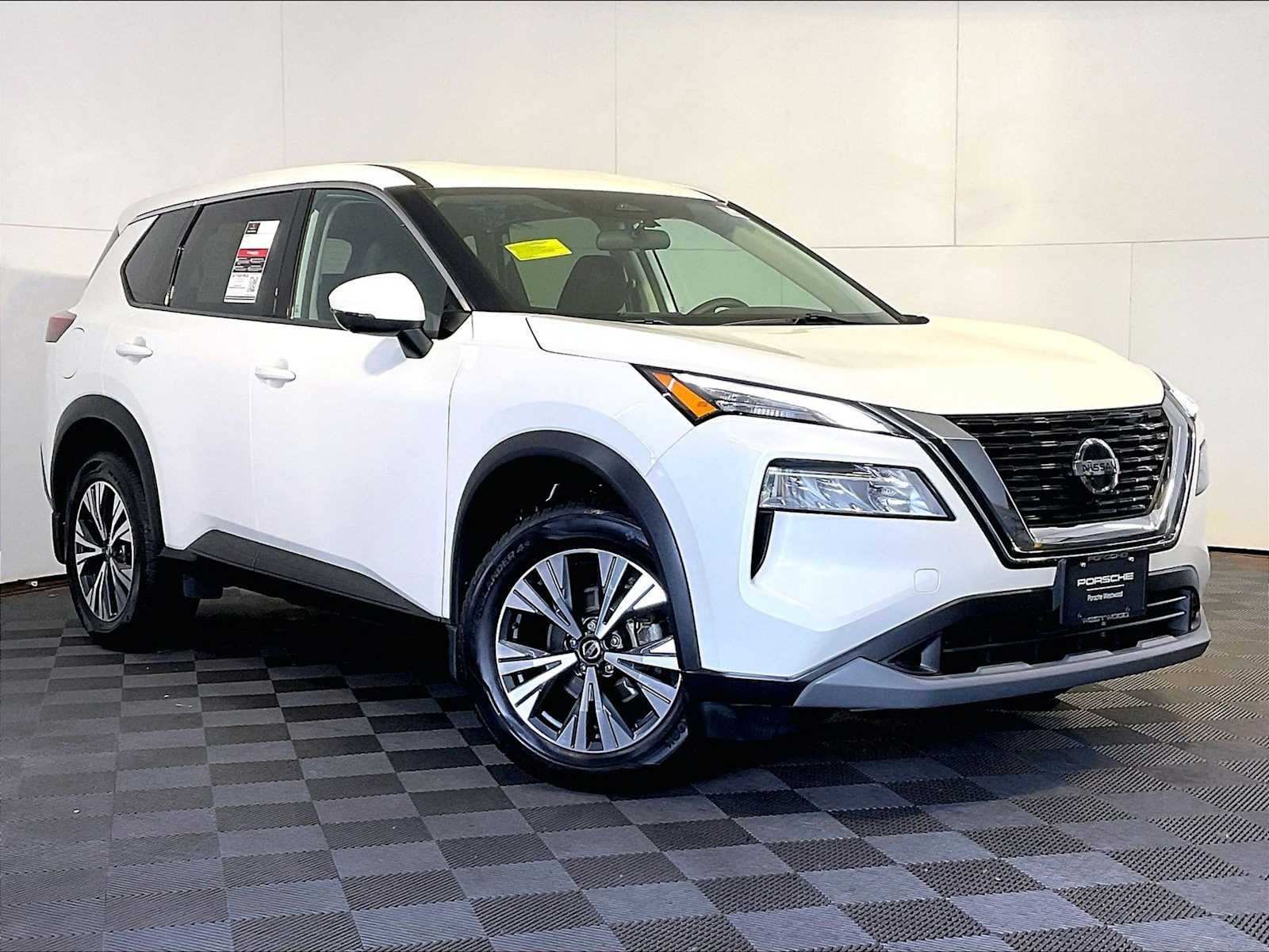 Used 2021 Pearl White Tricoat Nissan SV image 9