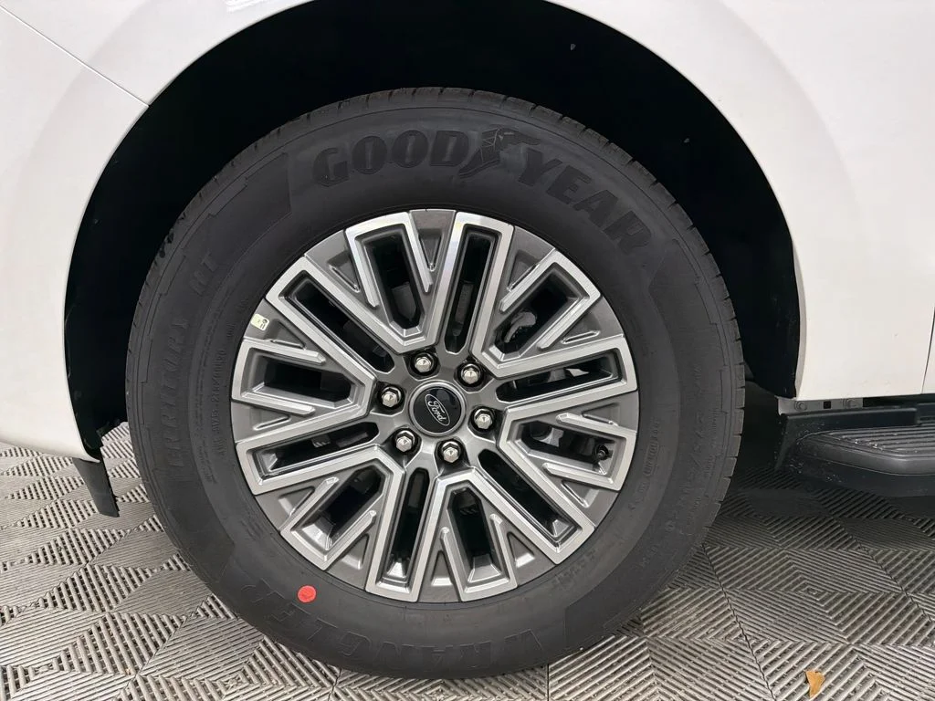 New 2026 White Ford Platinum image 13