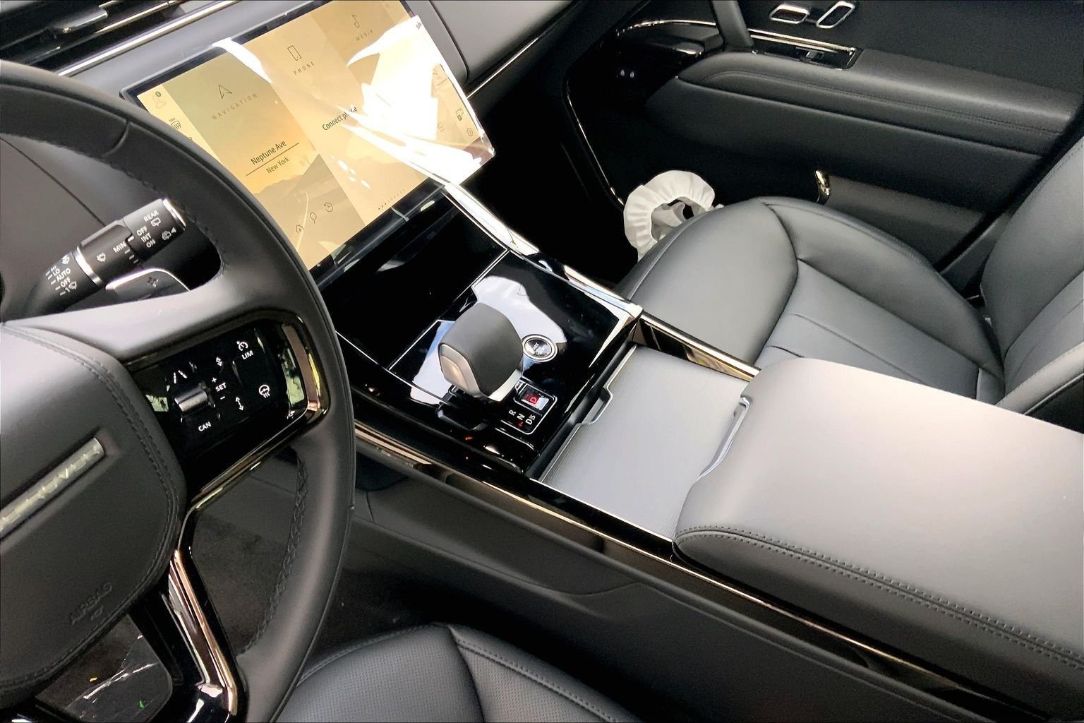 New 2026 Fuji White Land Rover Dynamic SE image 7