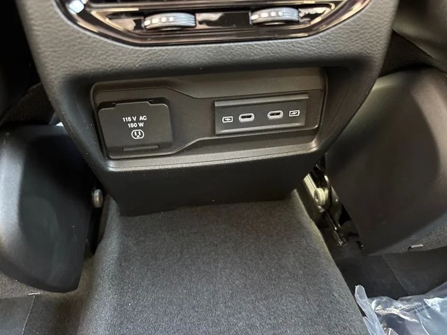 New 2026 Bright White Clear-Coat Exterior Paint Jeep Altitude image 12