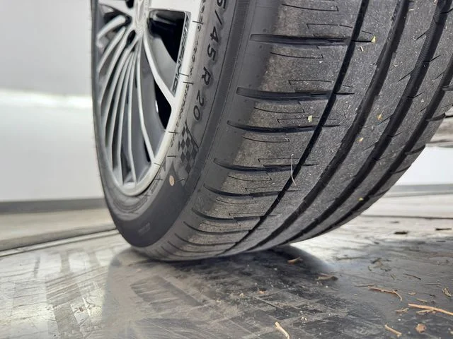 New 2027 Silver Mercedes-Benz GLC 300 image 10
