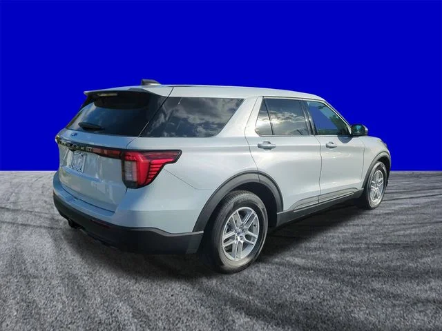 New 2026 Space White Metallic Ford Active 100A image 4