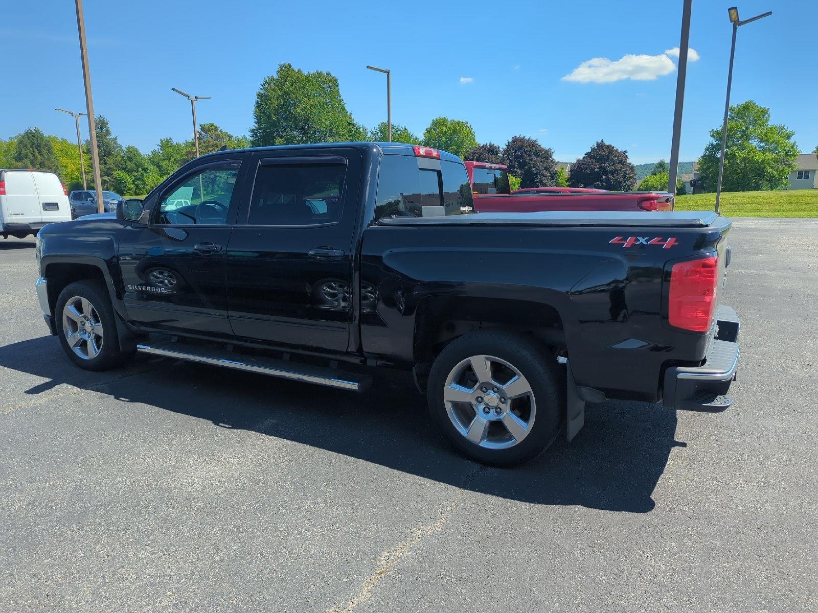 Used 2018 BLACK CHEVROLET TRUCK LT image 4