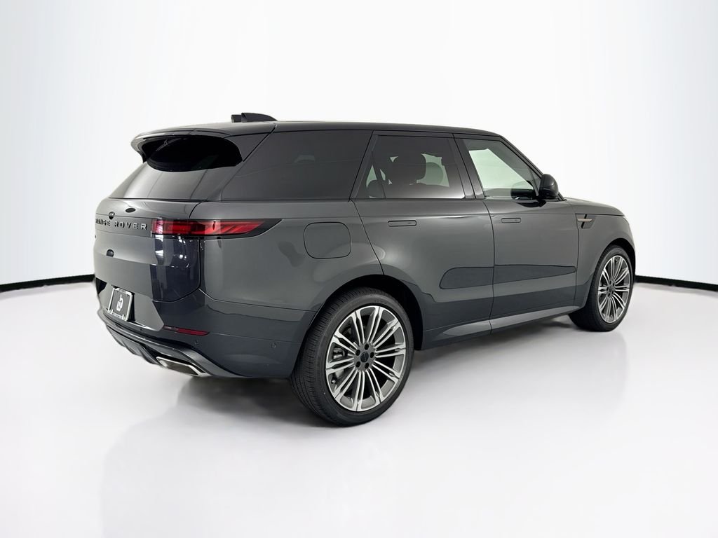 New 2026 Carpathian Grey Land Rover Dynamic SE image 5