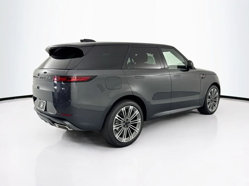 New 2026 Carpathian Grey Land Rover Dynamic SE image 5