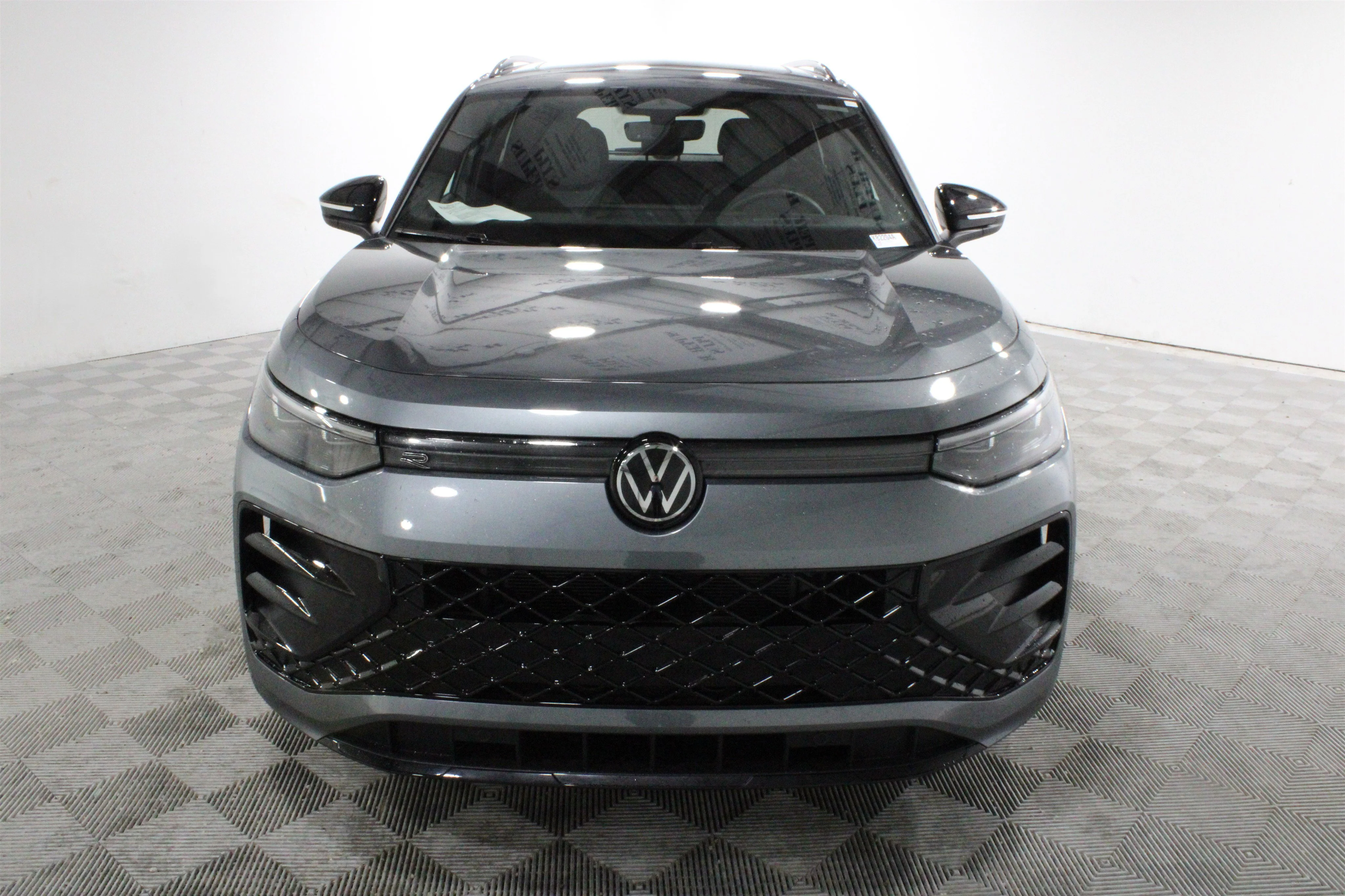 Used 2025 Platinum Gray Metallic Volkswagen SE R-Line Black image 32