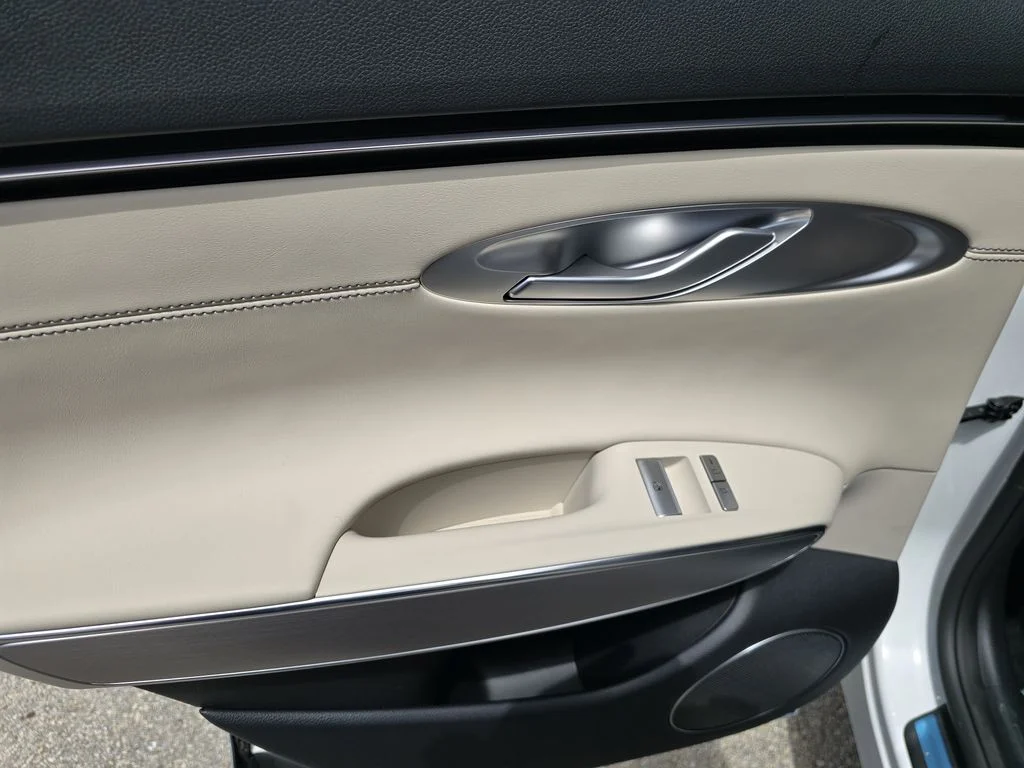 New 2027 White Genesis 2.5T Select image 13