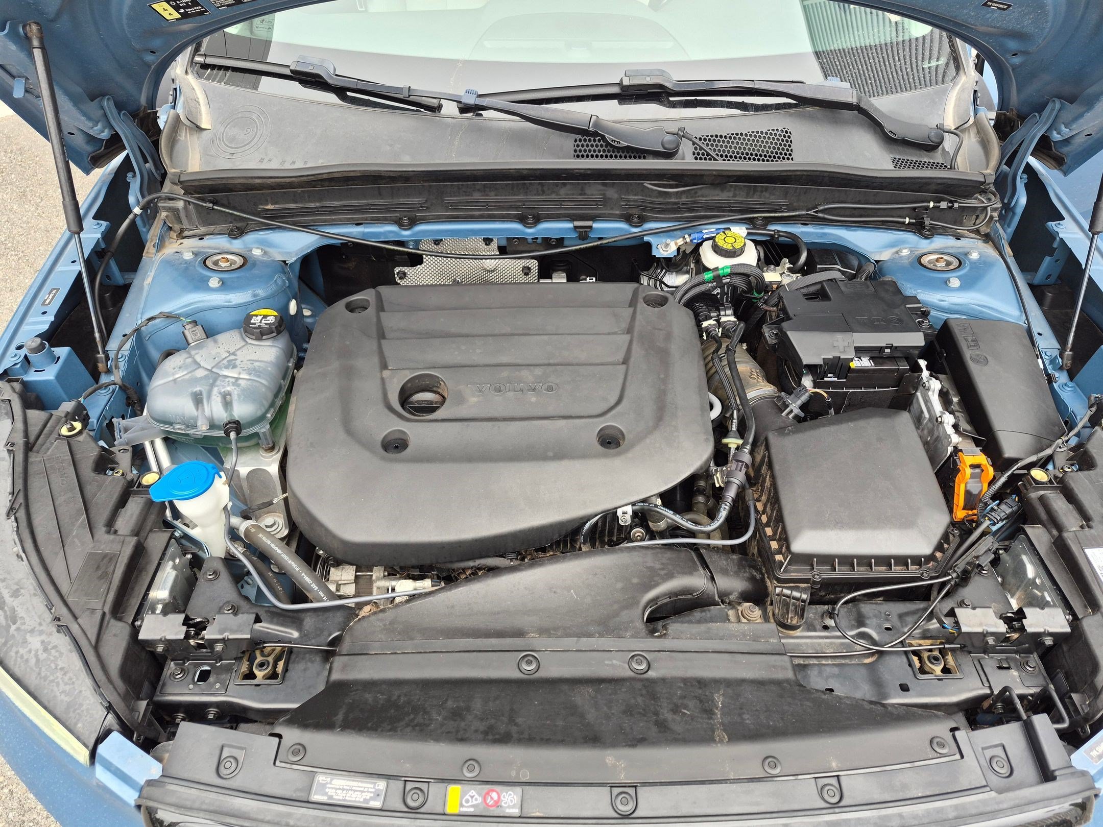 Certified Used 2023 Fjord Blue Volvo Plus Dark Theme image 32