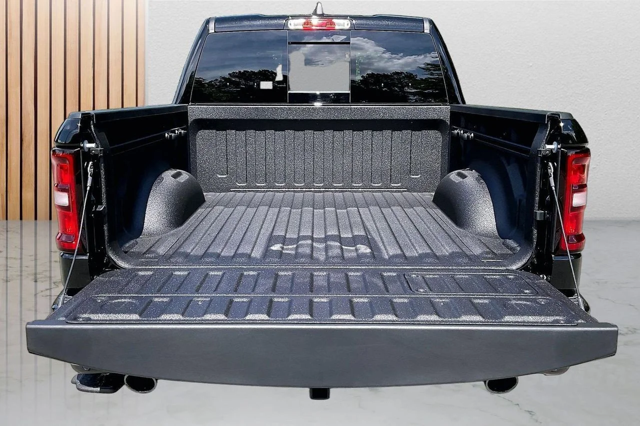 New 2026 Diamond Black Crystal Pearl-Coat Exterior Paint RAM Laramie image 23
