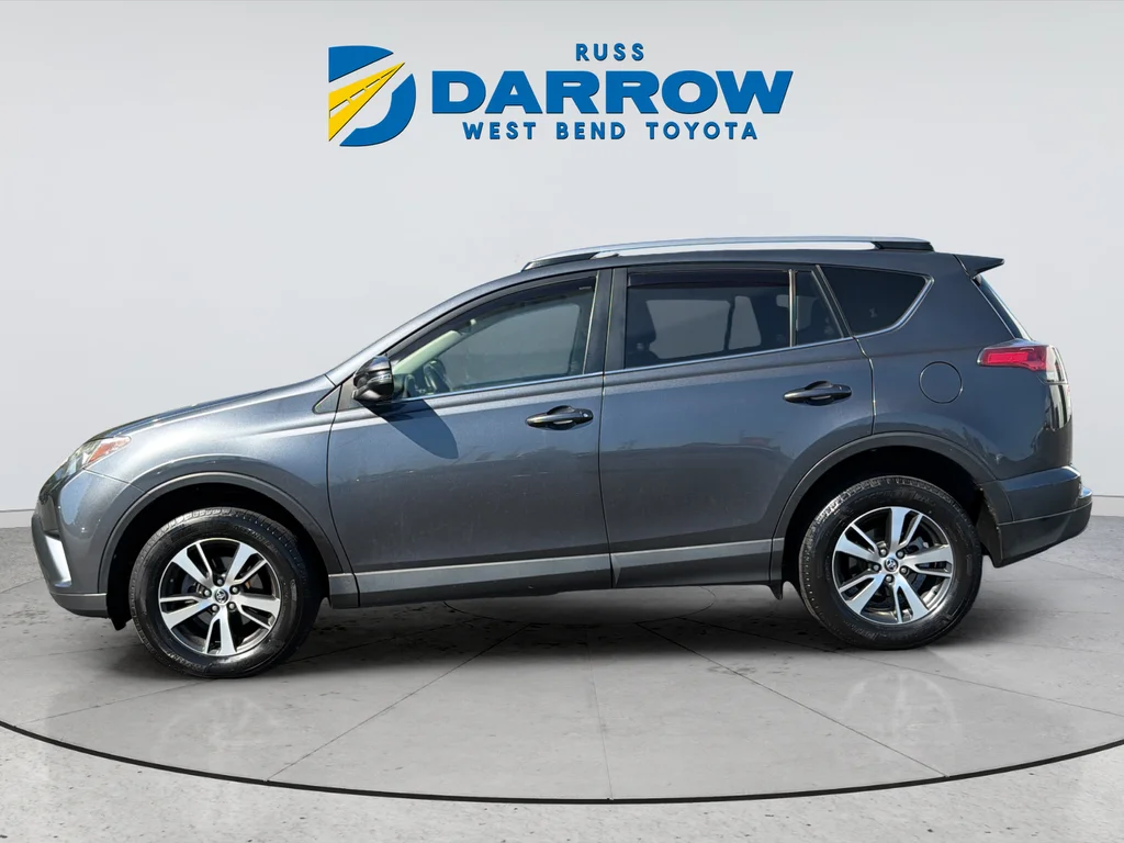 Used 2018 Gray Toyota XLE image 2
