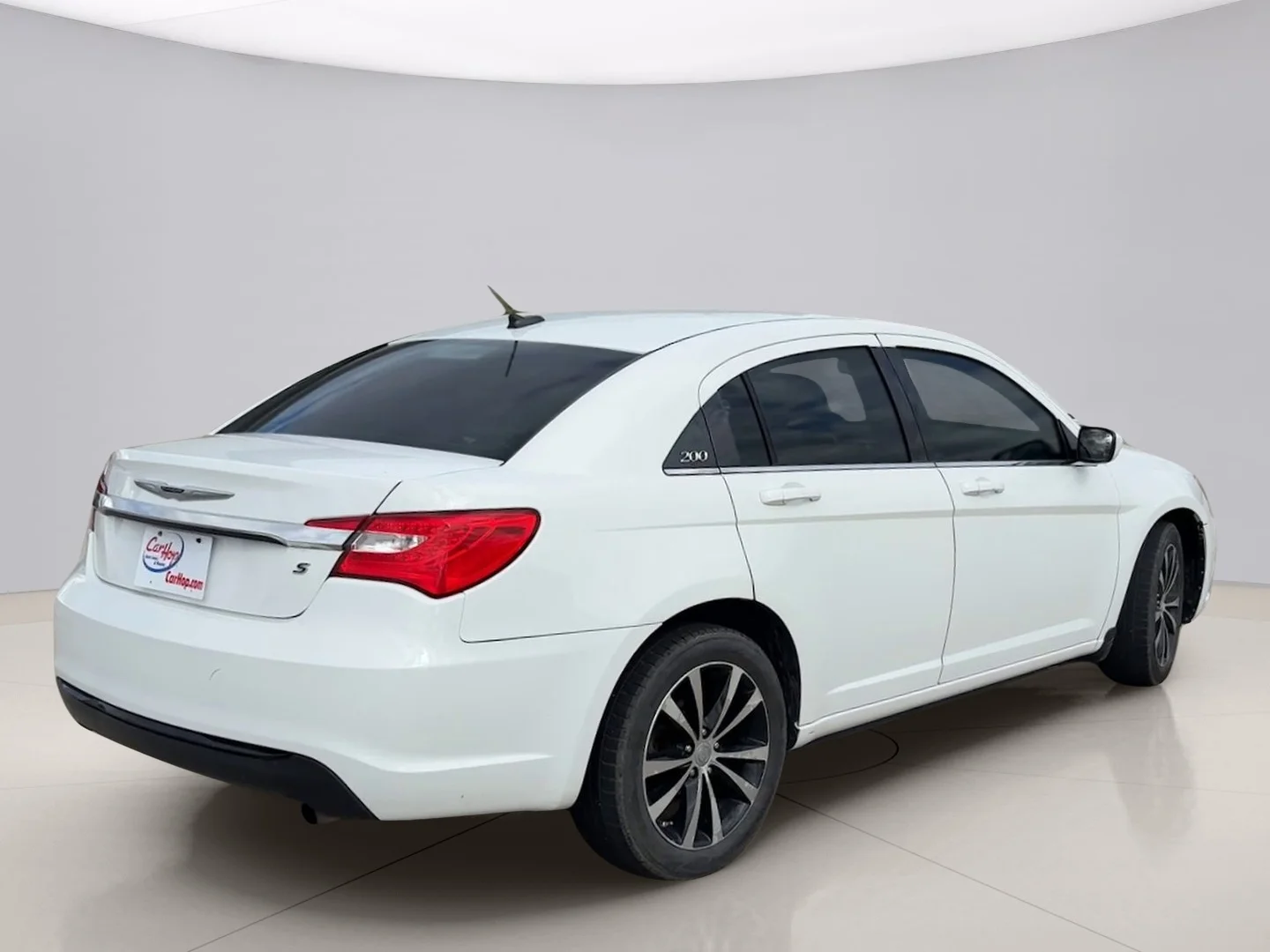 Used 2013 White Chrysler TOURING image 5
