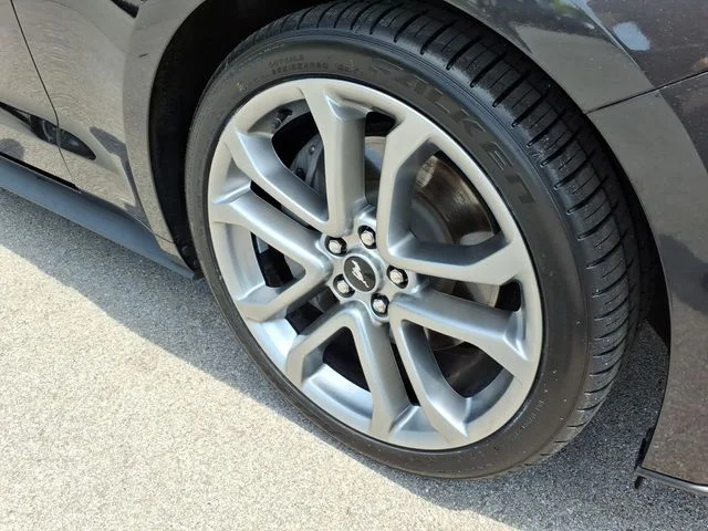 Used 2022 Gray Ford GT Premium image 4