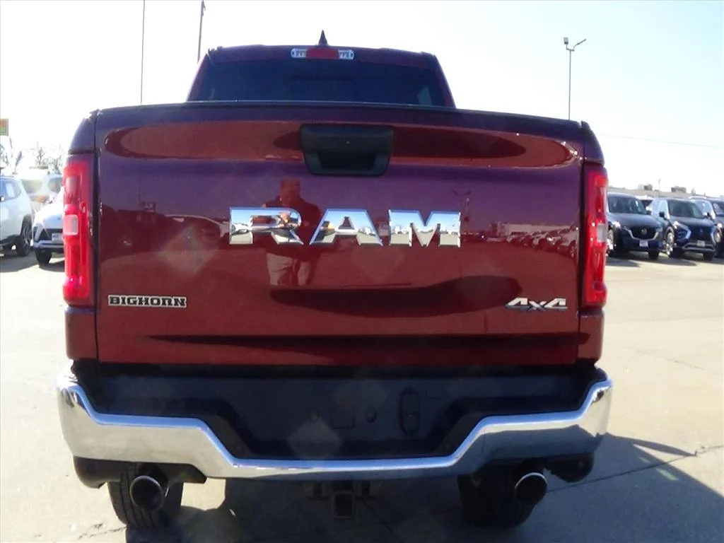 Certified Used 2025 Delmonico Red Pearl Coat (prv) RAM Big Horn image 7