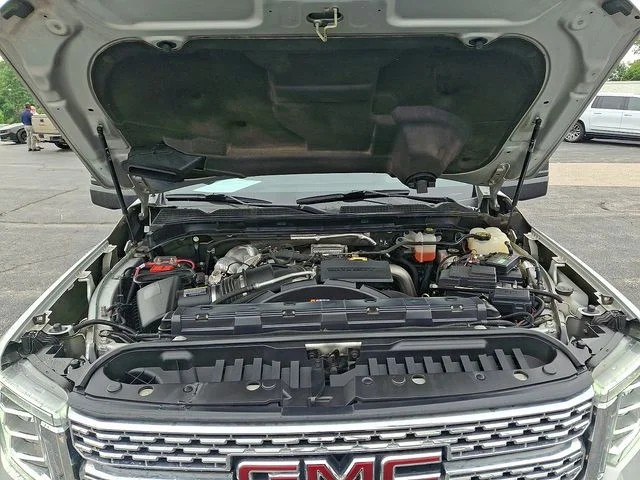 Used 2022 Silver GMC Denali image 27