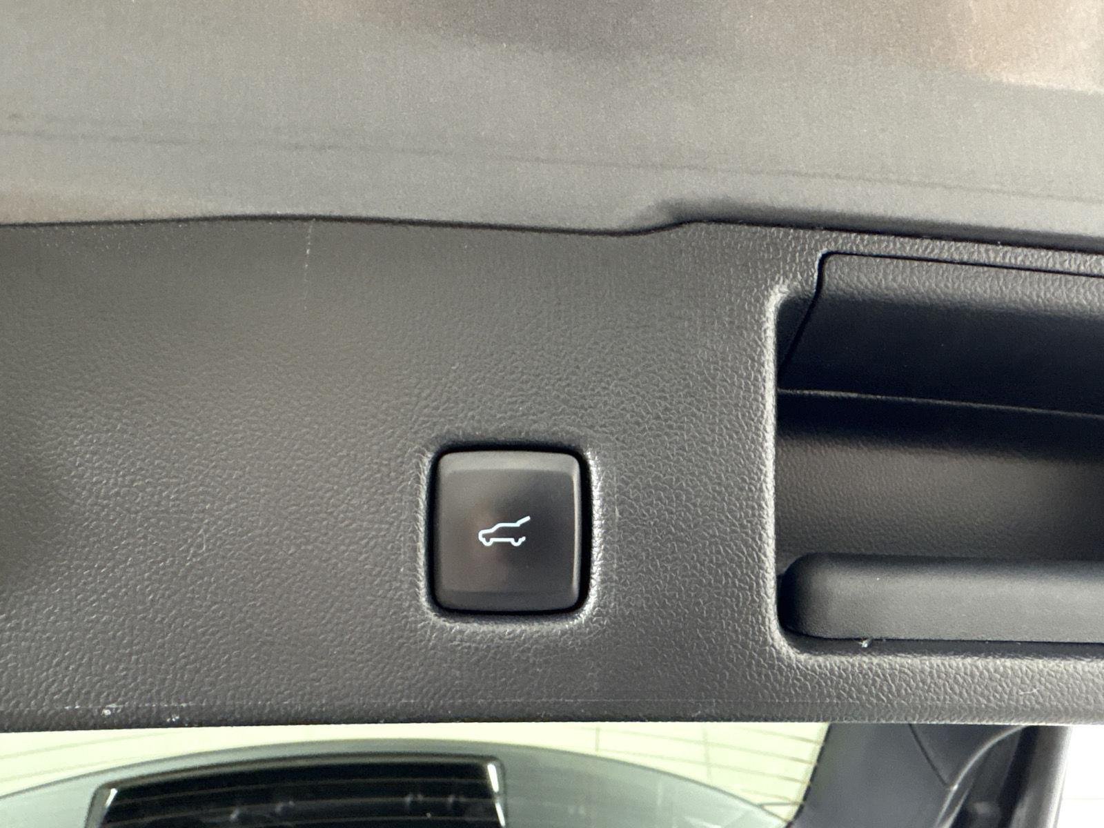 Used 2022 Gray Metallic Ford SEL image 20