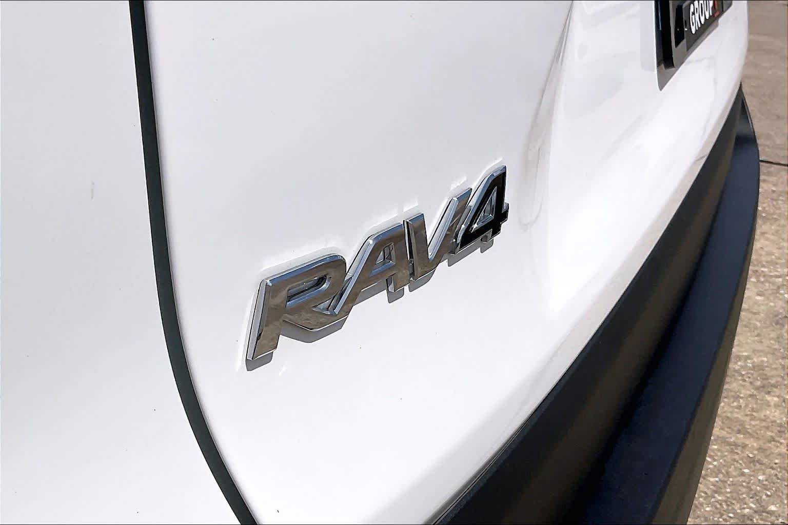 Used 2025 Ice Cap Toyota XLE image 10