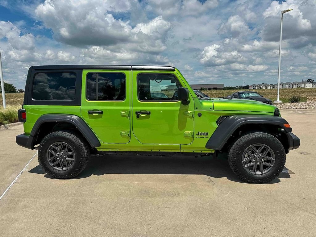 Used 2025 Green Jeep Sport S image 2