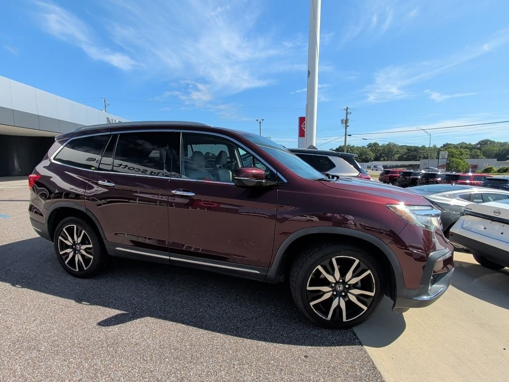 Used 2019 Red Honda Touring image 4