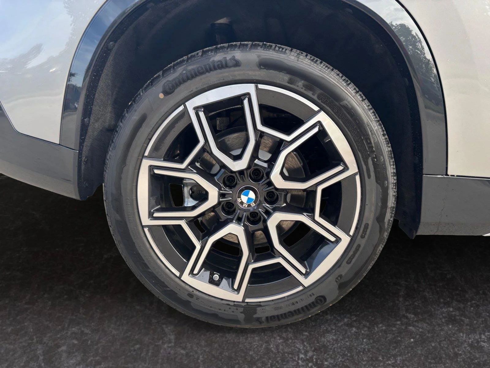 New 2027 Space Silver Metallic BMW xDrive28i image 28