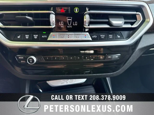 Used 2022  BMW xDrive30i image 14