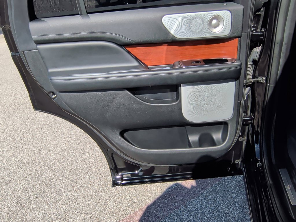 Used 2020 Black Lincoln Reserve image 36