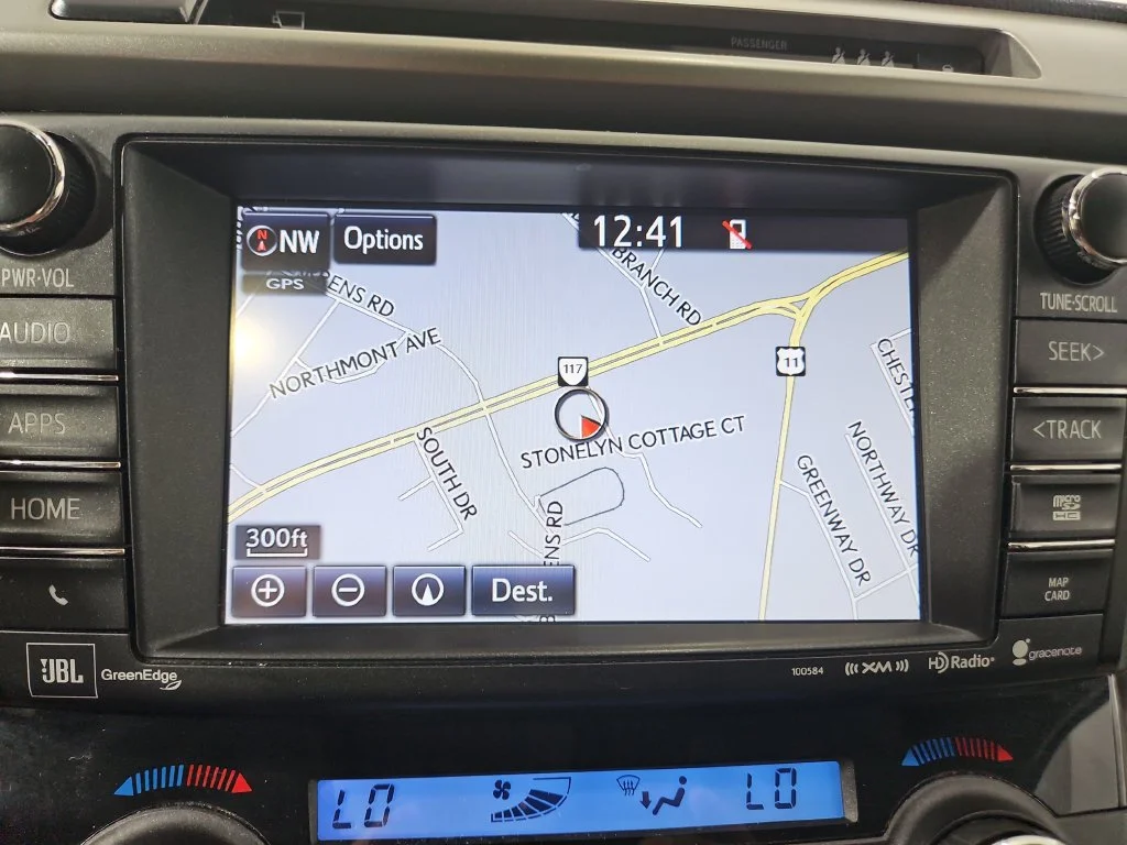 Used 2017 Silver Toyota Platinum image 19
