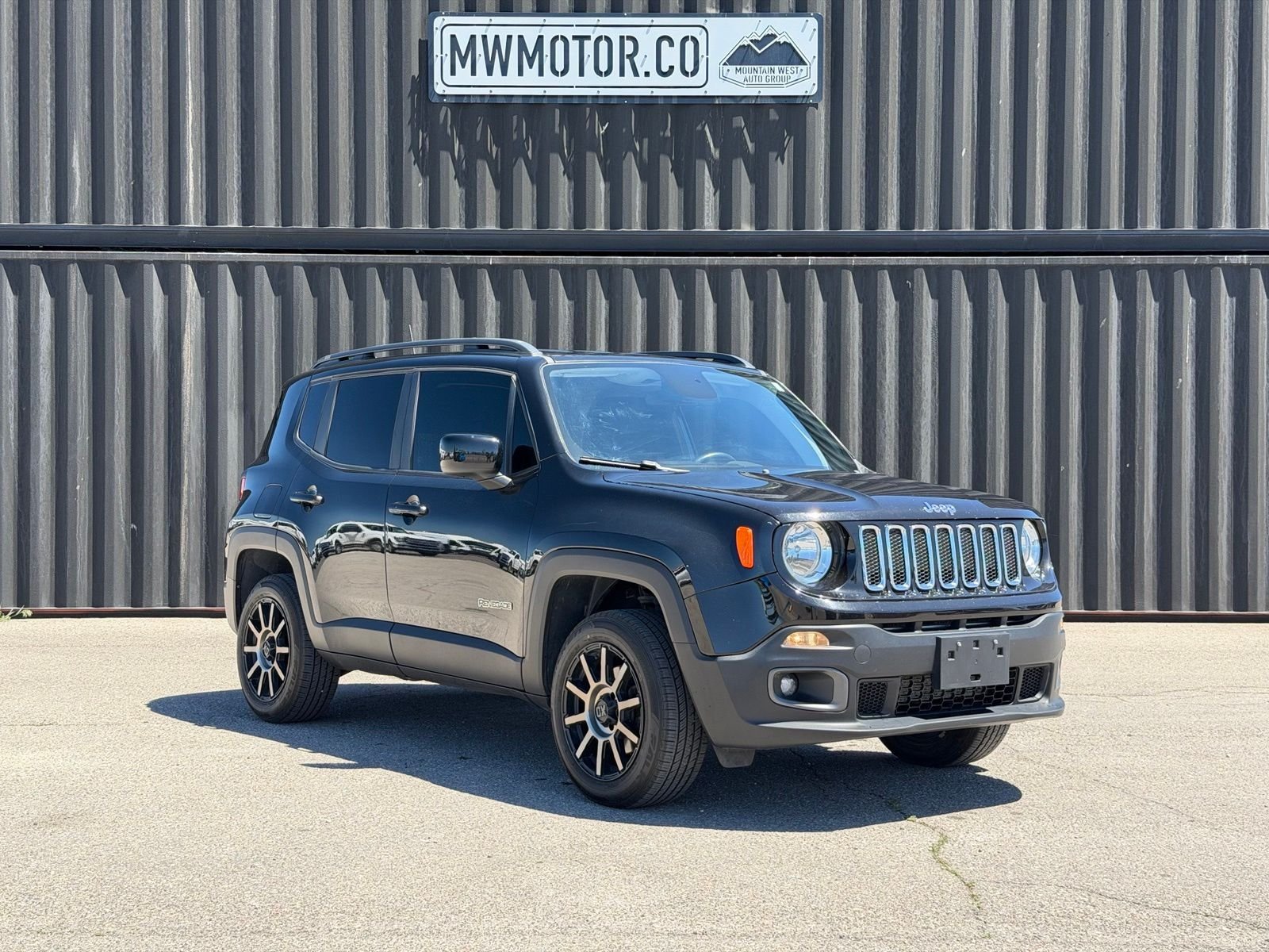 Used 2018 Black Jeep Latitude image 1