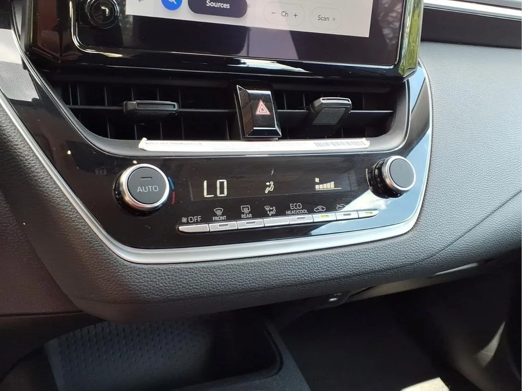 Used 2024  Toyota LE image 6