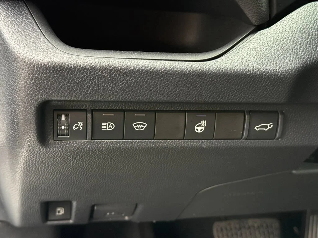 Used 2023  Toyota Hybrid SE image 26