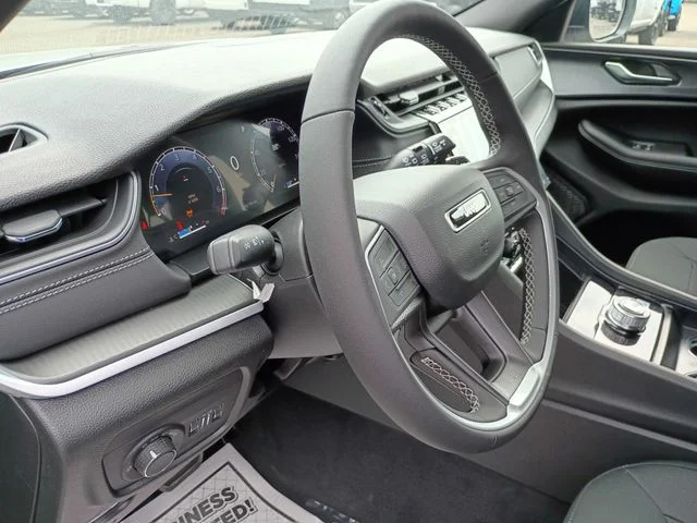 New 2026 Silver Zynith Exterior Paint Jeep Laredo X image 12