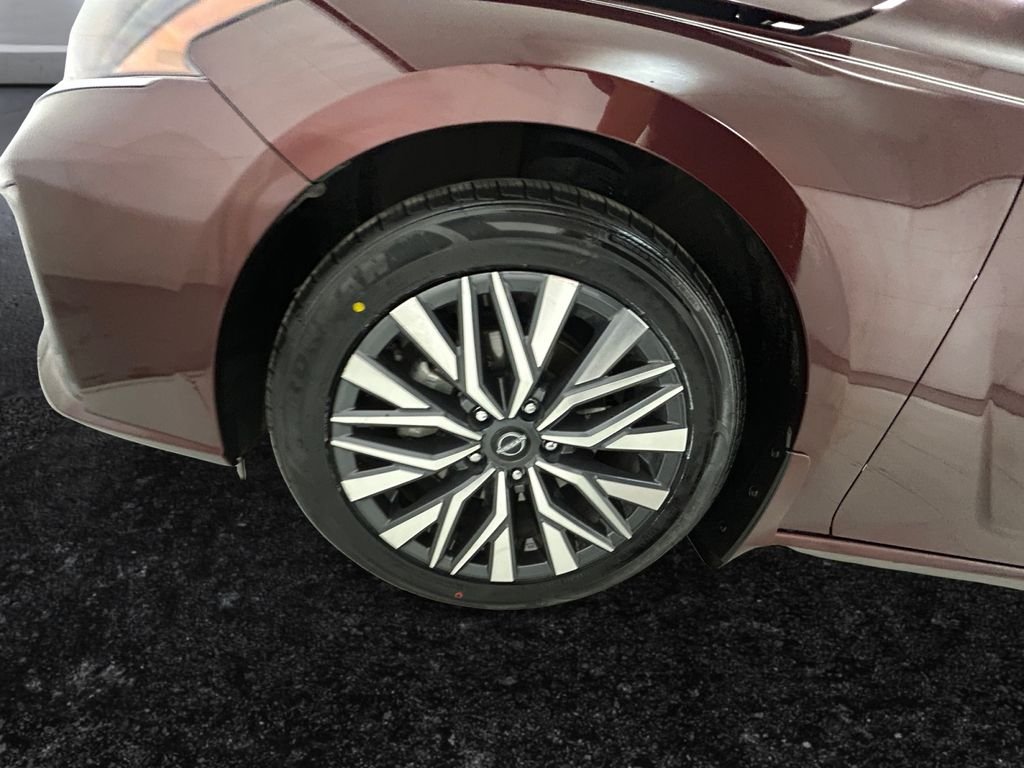 Used 2024 Red Nissan 2.5 SV image 27