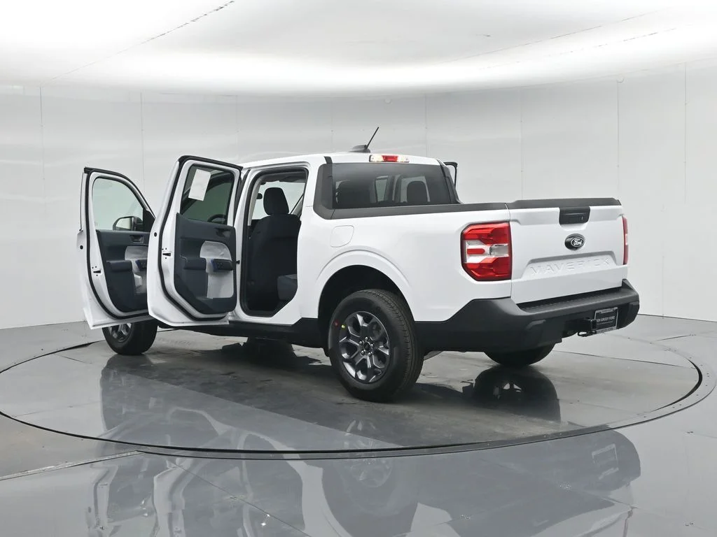 New 2026 Oxford White Ford XLT image 32