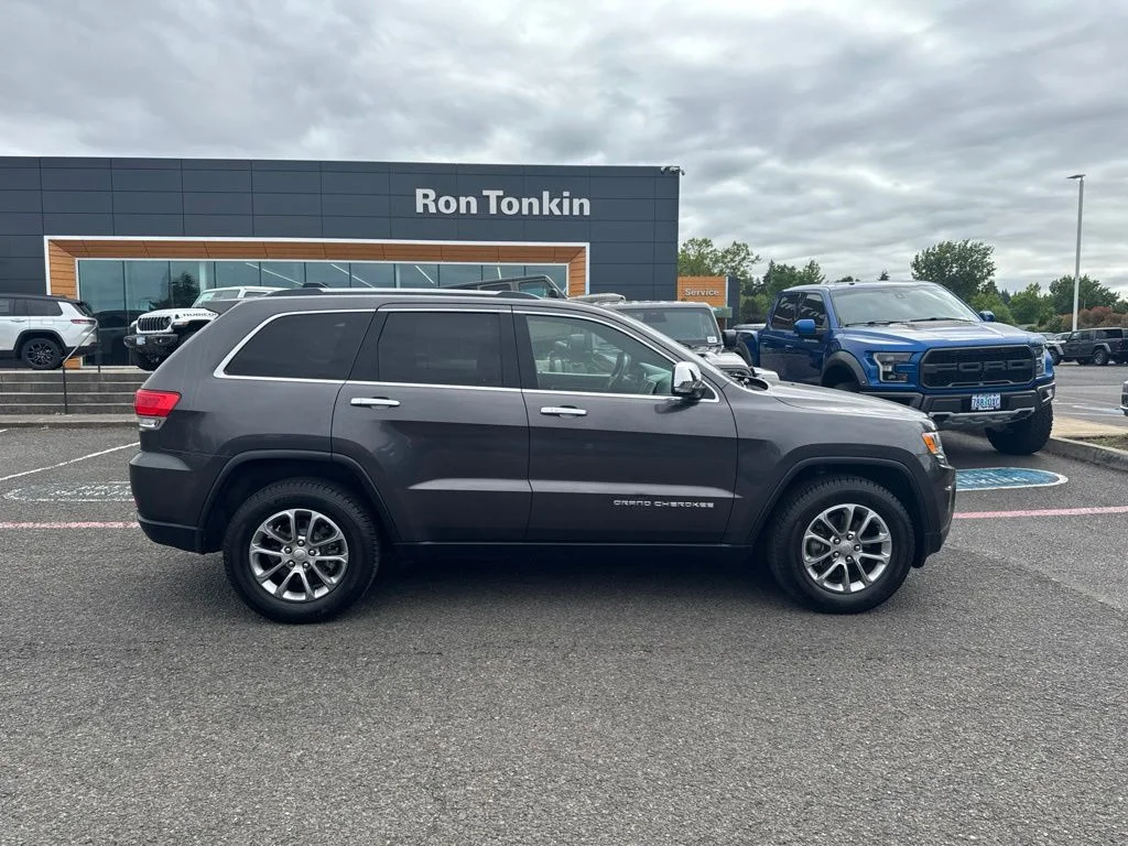 Used 2016 Granite Crystal Metallic Clearcoat Jeep Limited image 11