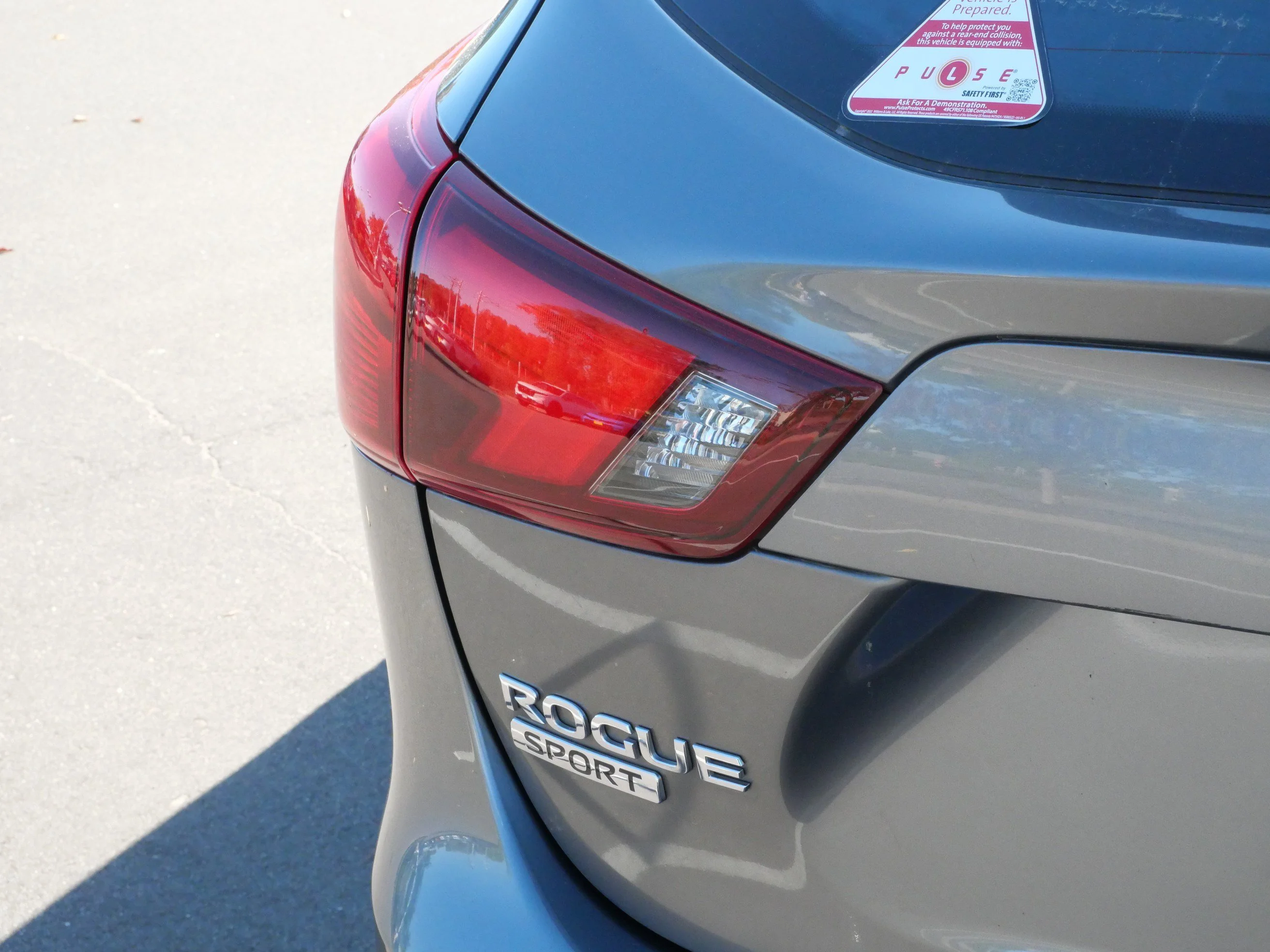 Used 2017 Gun Metallic Nissan SL image 17