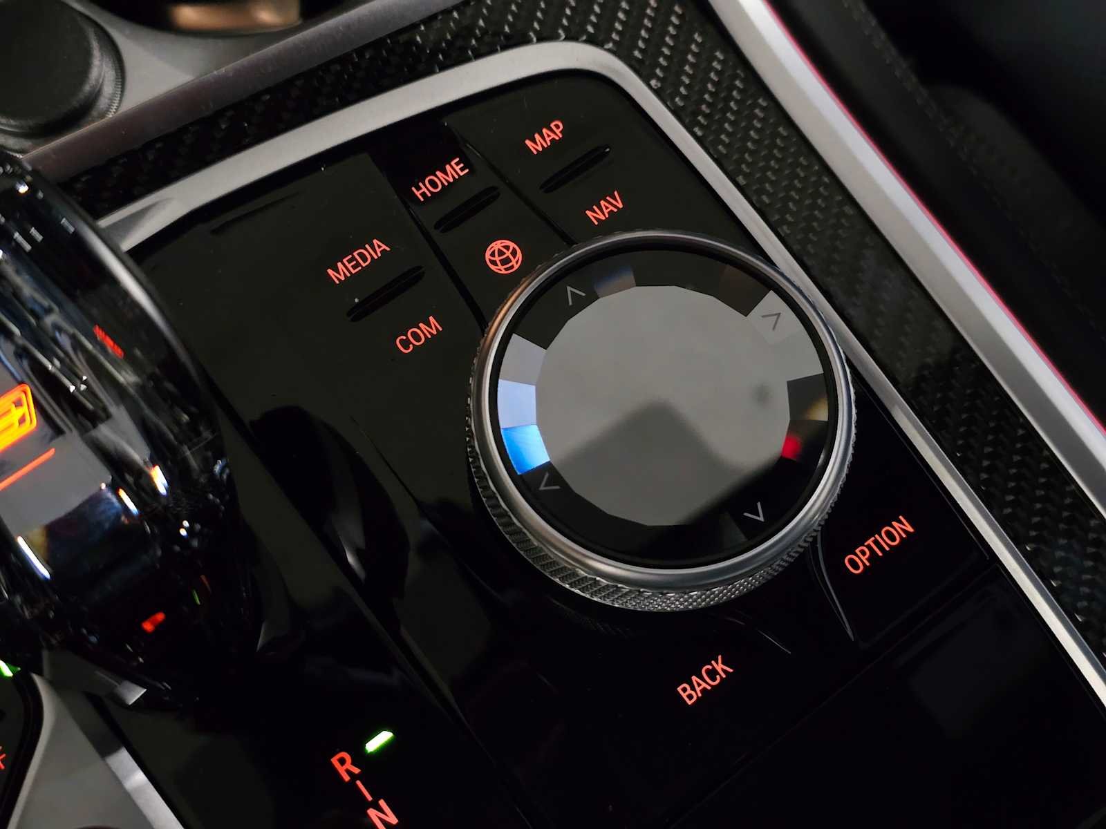 2026 BMW 8 Series M850i - Photo 17