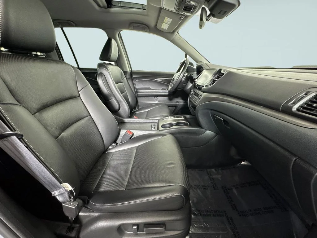Certified Used 2021 Lunar Silver Metallic Honda AWD RTL image 8