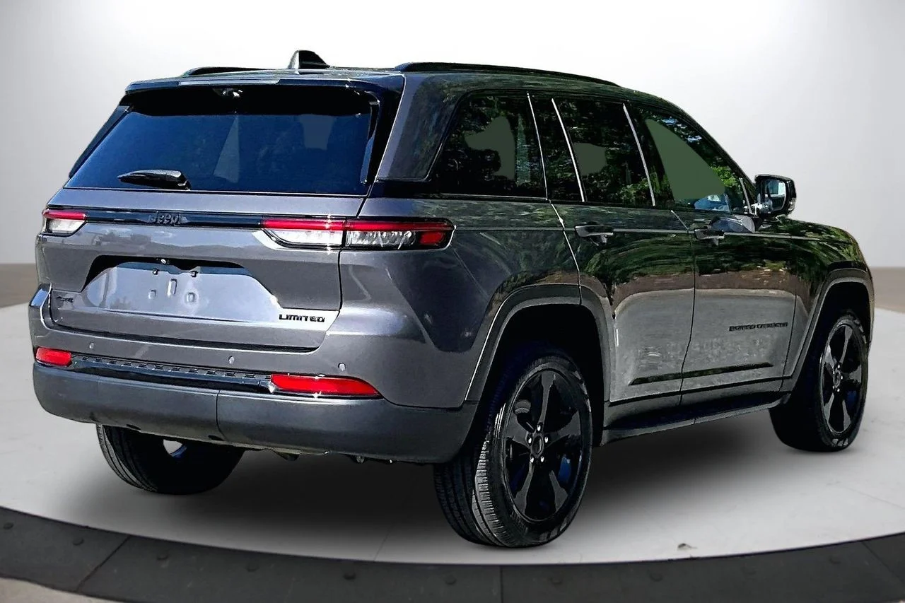 Used 2023 Gray Jeep Limited image 9