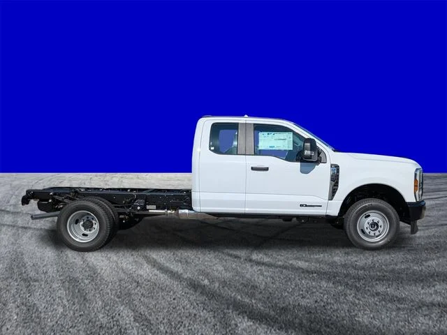 New 2026 Oxford White Ford F-350® XL image 3