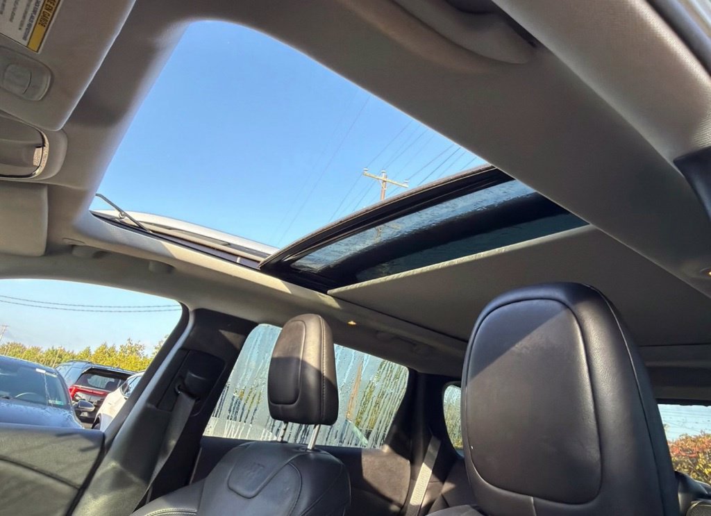 Used 2021 Gray Jeep Latitude Lux image 14