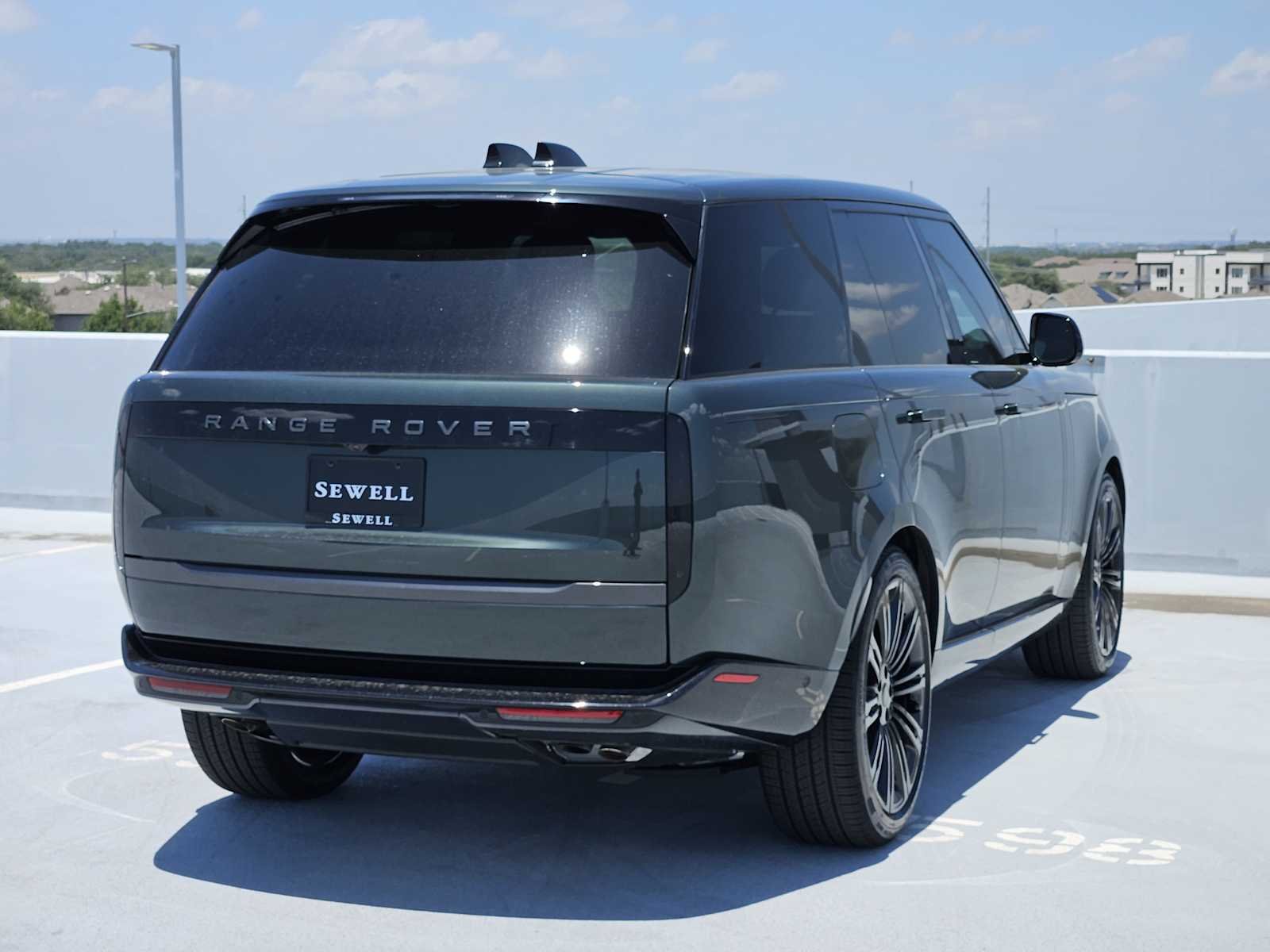 New 2026 Belgravia Green LAND ROVER SE image 5
