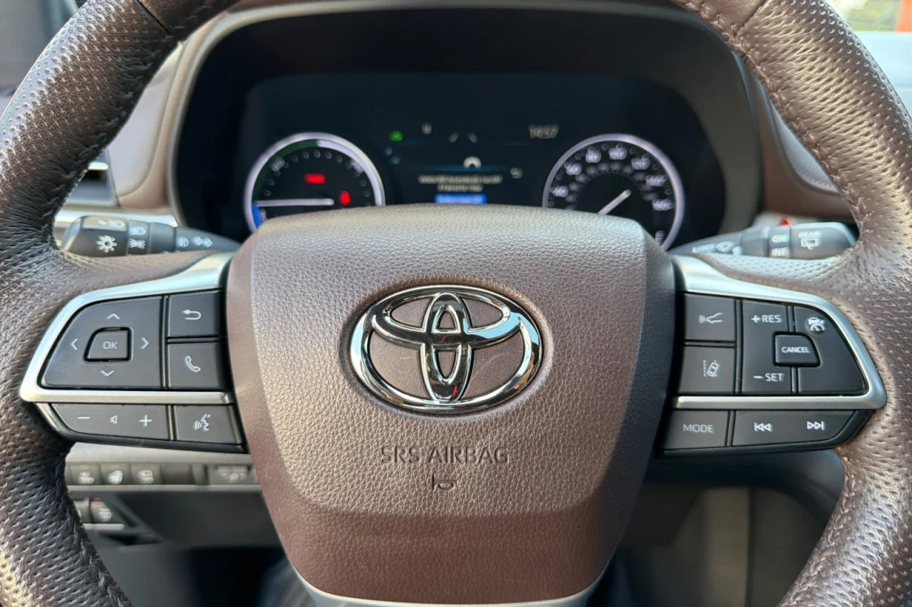 Used 2023 CELESTIAL SILVER Toyota Platinum image 25