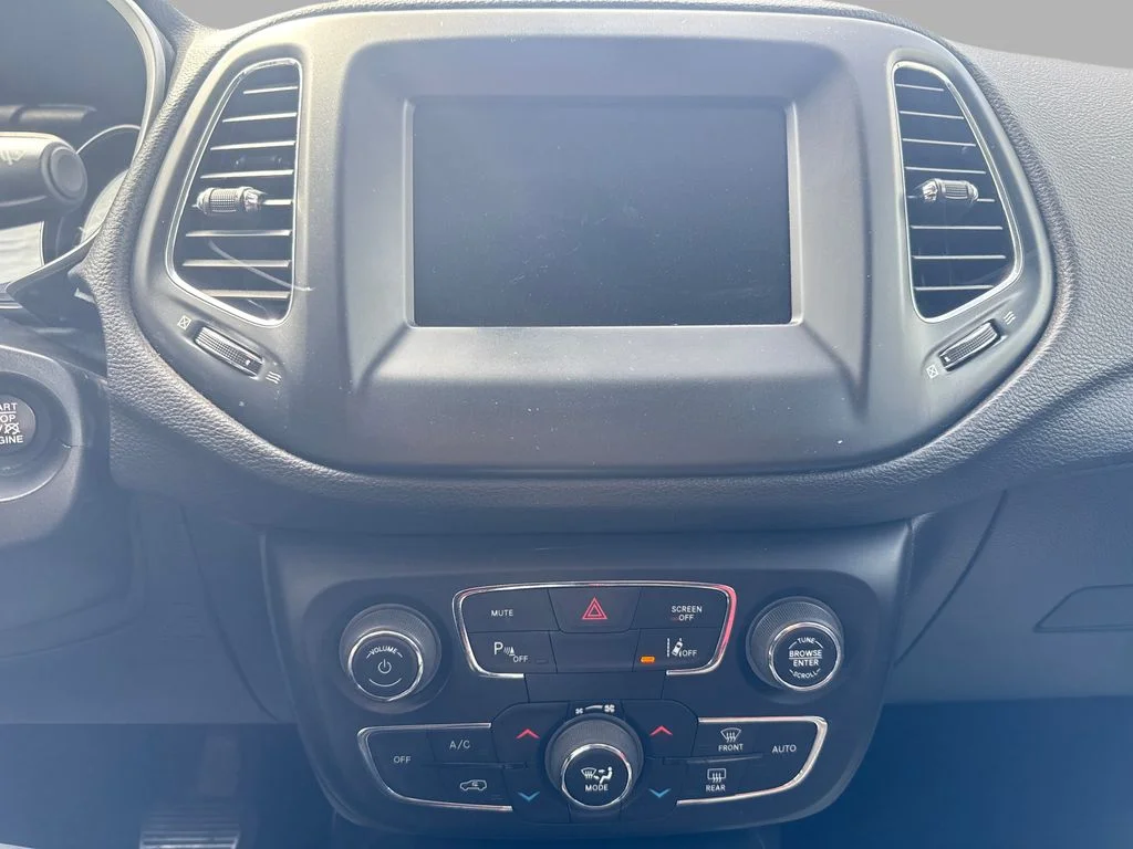 Used 2020 Gray Jeep Latitude image 17