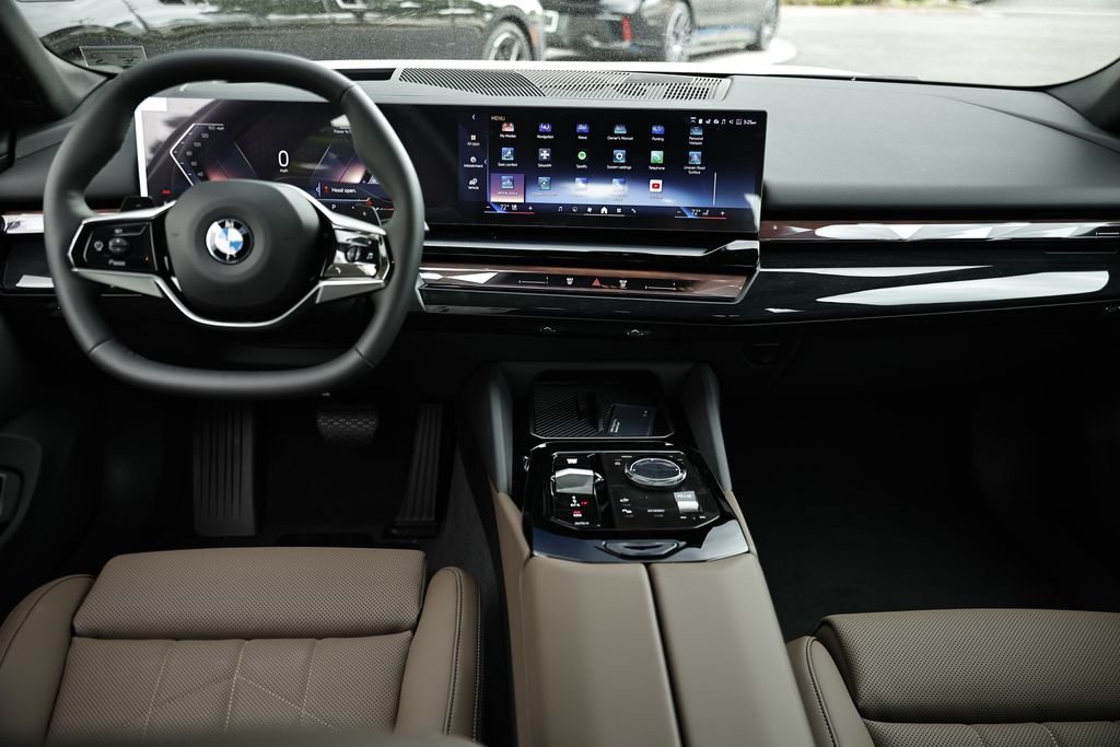 New 2027 Mineral White Metallic BMW 530i xDrive image 28