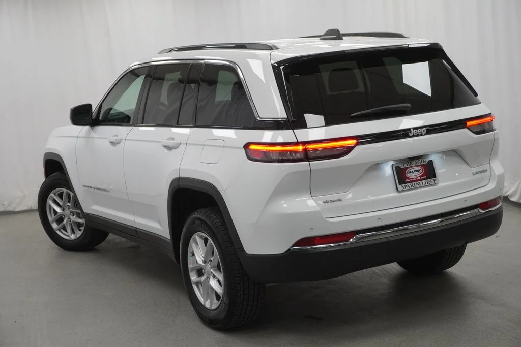 Used 2025 White Jeep Laredo X image 12