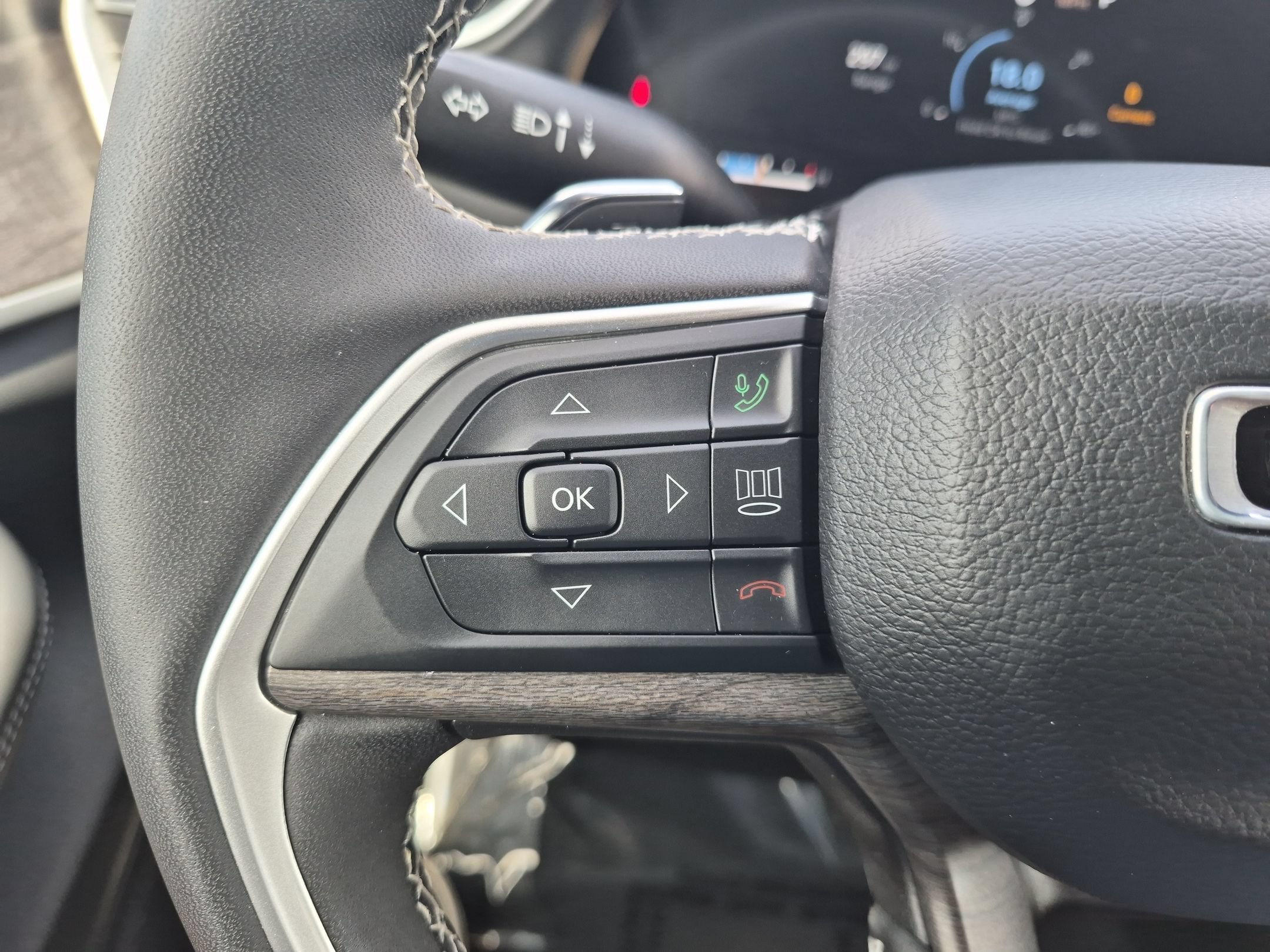 Used 2024 Bright White Clearcoat Jeep Limited image 14